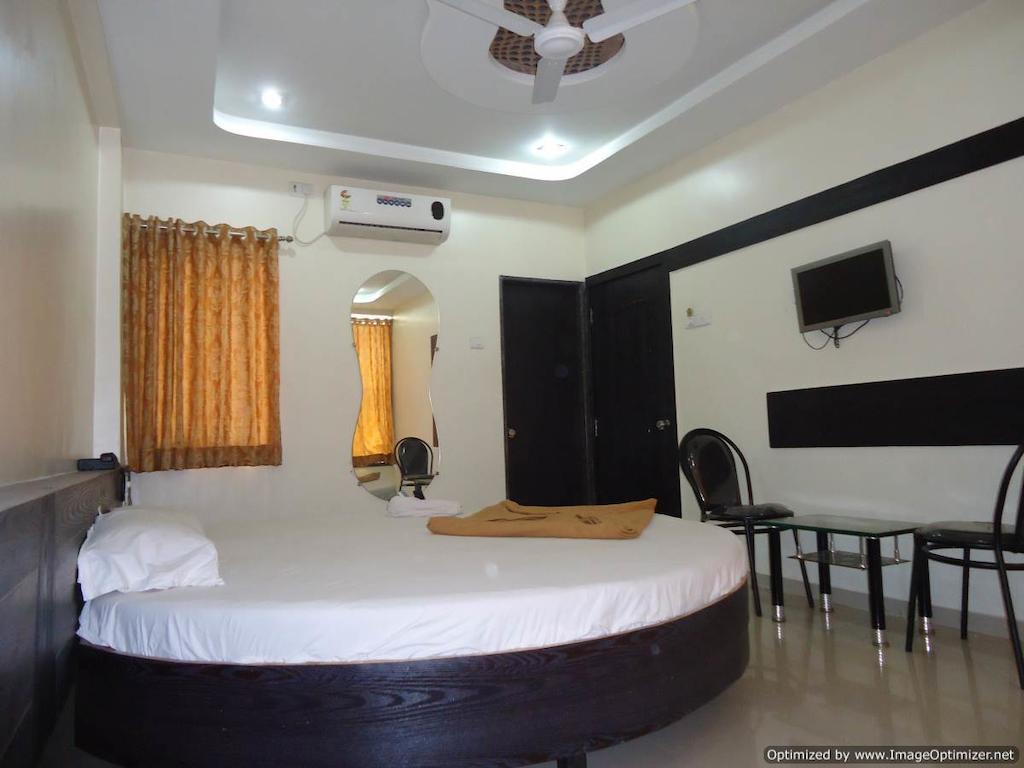 Hotel Sai Galaxy Inn Shirdi Værelse billede