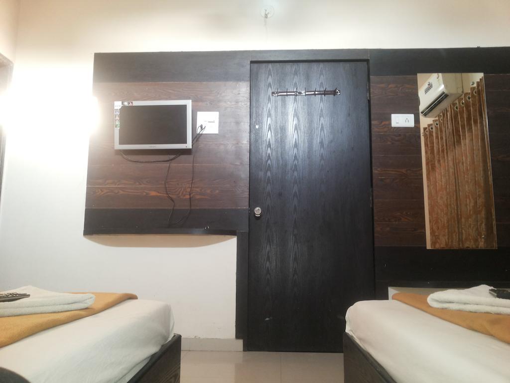 Hotel Sai Galaxy Inn Shirdi Værelse billede