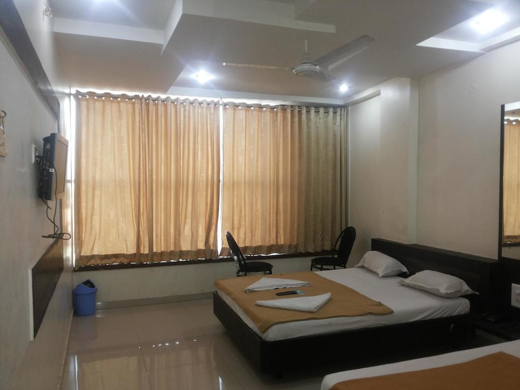 Hotel Sai Galaxy Inn Shirdi Eksteriør billede